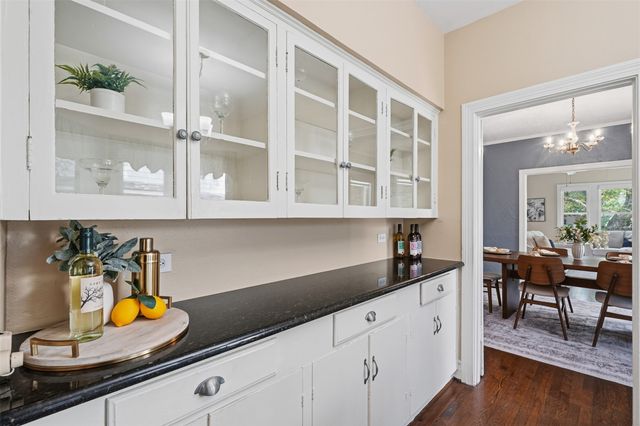 1138 N Edgefield Avenue, Dallas, TX 75208
