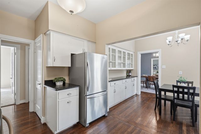 1138 N Edgefield Avenue, Dallas, TX 75208