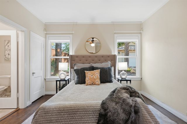 1138 N Edgefield Avenue, Dallas, TX 75208
