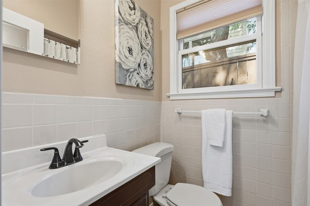 1138 N Edgefield Avenue, Dallas, TX 75208