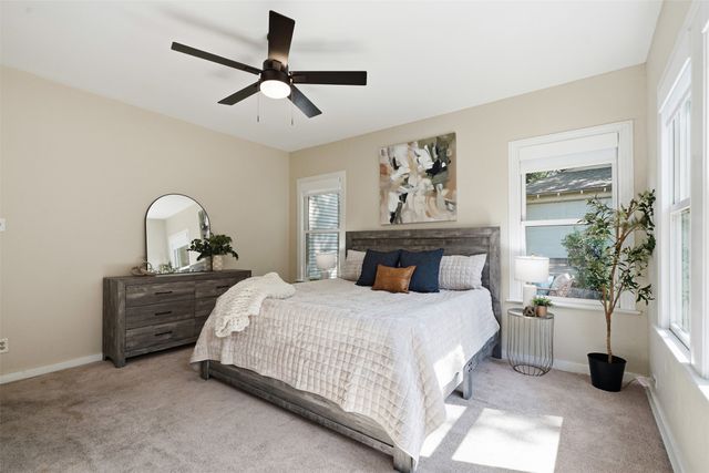 1138 N Edgefield Avenue, Dallas, TX 75208