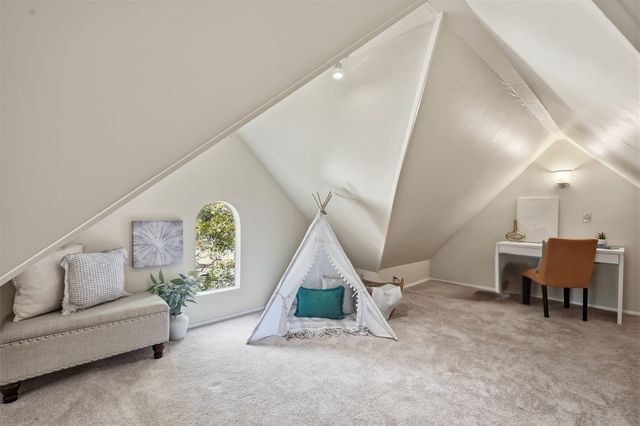 1138 N Edgefield Avenue, Dallas, TX 75208