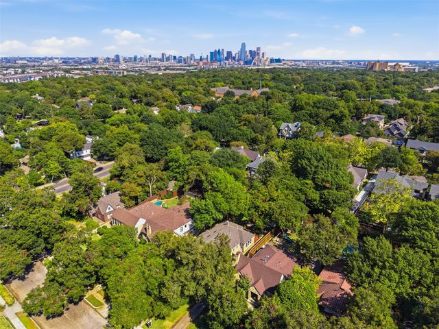 1138 N Edgefield Avenue, Dallas, TX 75208