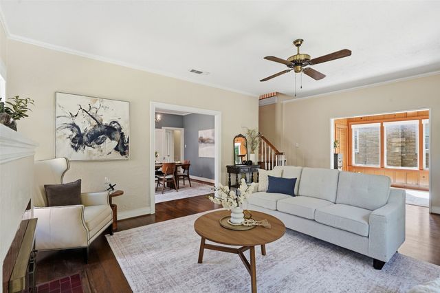 1138 N Edgefield Avenue, Dallas, TX 75208