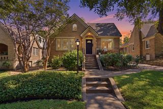1138 N Edgefield Avenue, Dallas, TX 75208