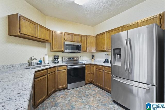 1965 Waterford Pl, Hoover, AL 35244