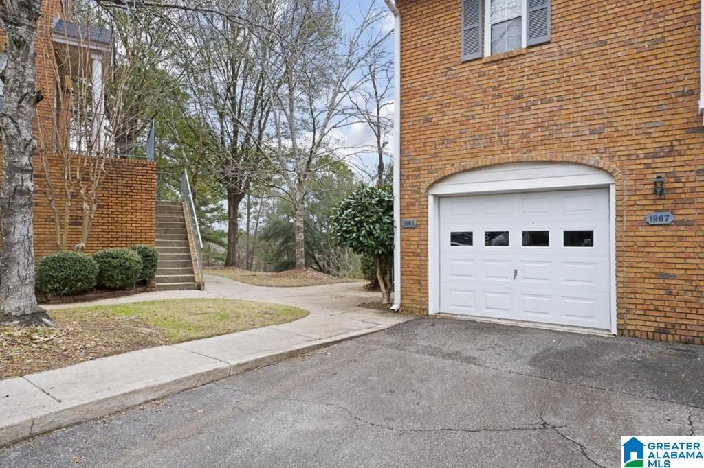 1965 Waterford Pl, Hoover, AL 35244