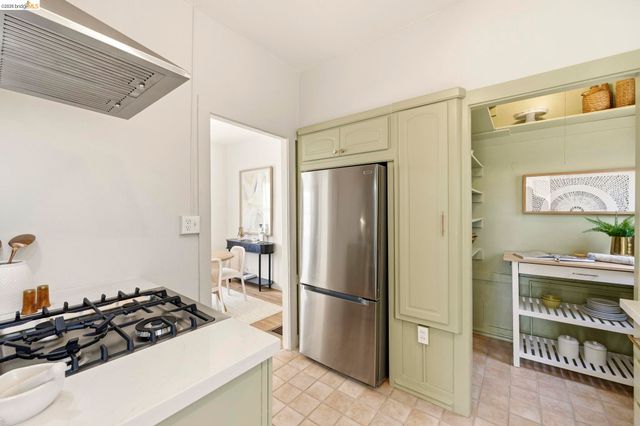 64 Ramona Ave., Oakland, CA 94611