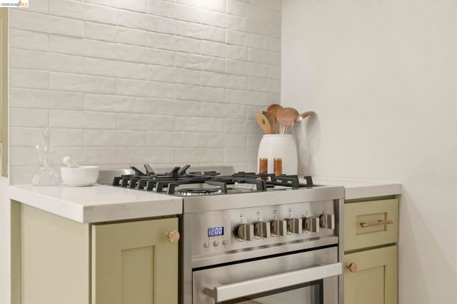 64 Ramona Ave., Oakland, CA 94611