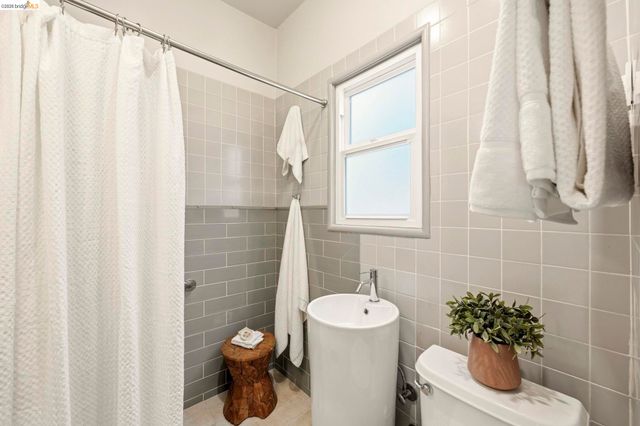 64 Ramona Ave., Oakland, CA 94611