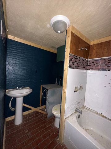 125 Robinson Street, Lake Bridgeport, TX 76426