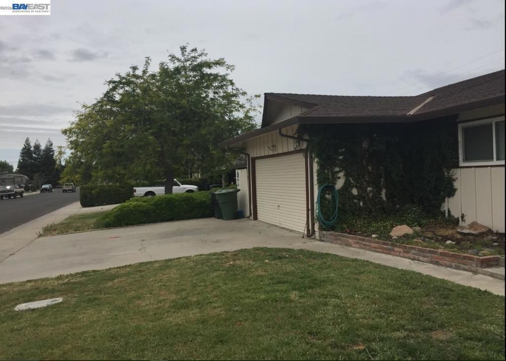 Image 2 of property listing at 953 7th, Ripon, CA 95366