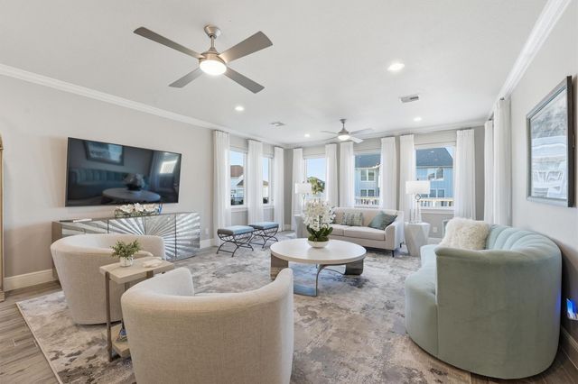 438 Amanda Circle, Tiki Island, TX 77554