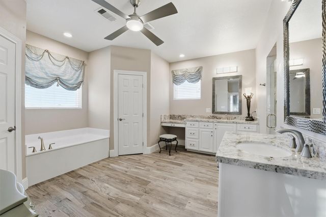 438 Amanda Circle, Tiki Island, TX 77554