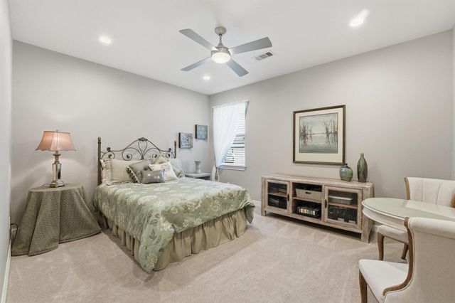 438 Amanda Circle, Tiki Island, TX 77554