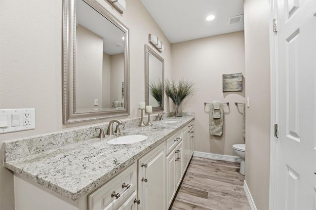 438 Amanda Circle, Tiki Island, TX 77554