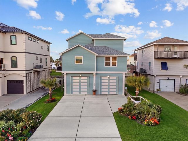 438 Amanda Circle, Tiki Island, TX 77554