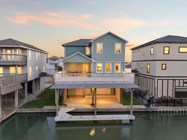 438 Amanda Circle, Tiki Island, TX 77554