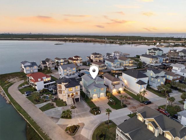 438 Amanda Circle, Tiki Island, TX 77554