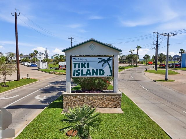 438 Amanda Circle, Tiki Island, TX 77554