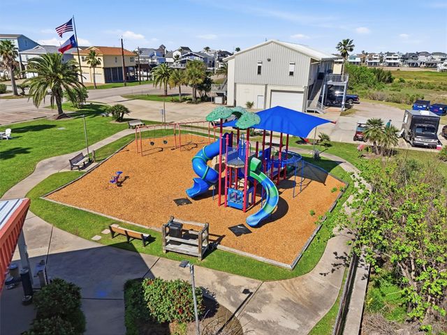 438 Amanda Circle, Tiki Island, TX 77554