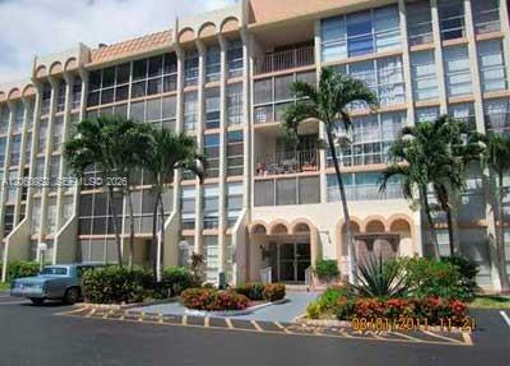 851 Three Islands Boulevard 108, Hallandale Beach, FL 33009