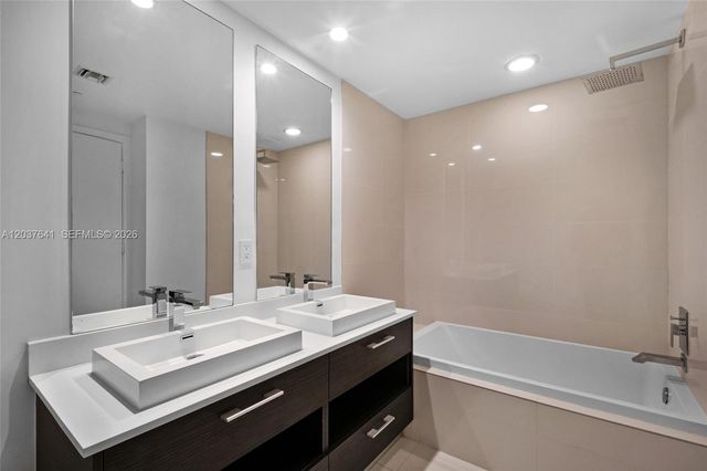 45 SW 9th St 2305, Miami, FL 33130