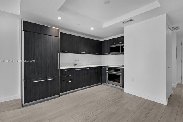 45 SW 9th St 2305, Miami, FL 33130