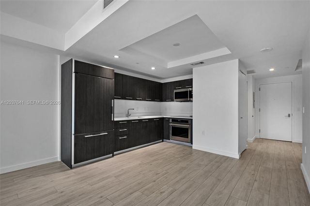 45 SW 9th St 2305, Miami, FL 33130