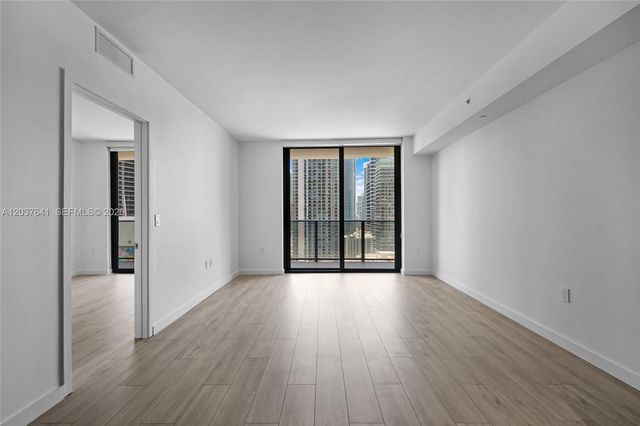 45 SW 9th St 2305, Miami, FL 33130