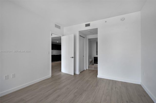 45 SW 9th St 2305, Miami, FL 33130