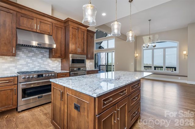 527 Falkirk Way, Zirconia, NC 28790
