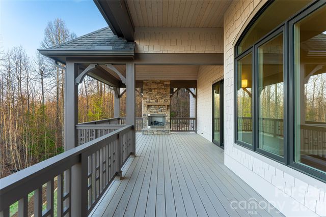 527 Falkirk Way, Zirconia, NC 28790