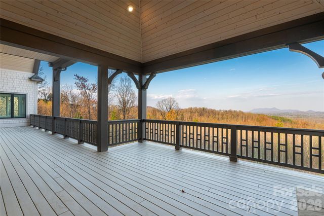 527 Falkirk Way, Zirconia, NC 28790