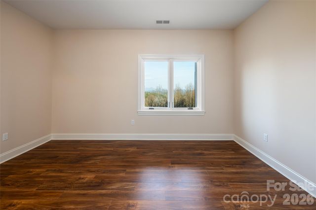 527 Falkirk Way, Zirconia, NC 28790