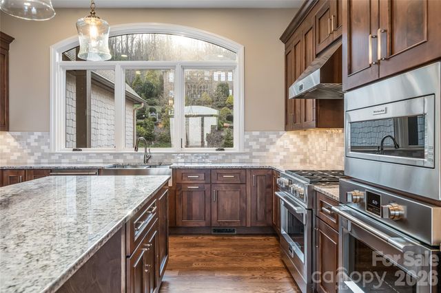 527 Falkirk Way, Zirconia, NC 28790