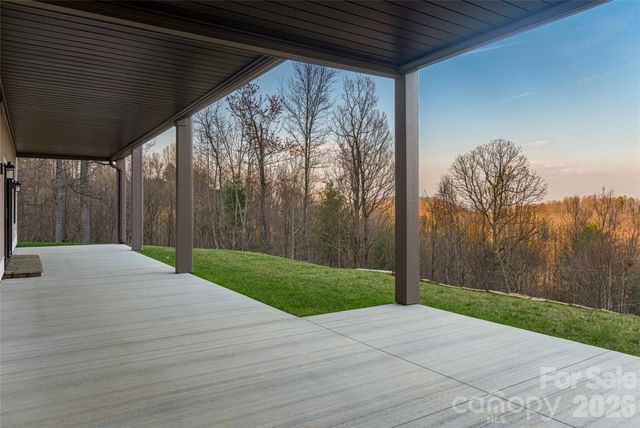 527 Falkirk Way, Zirconia, NC 28790
