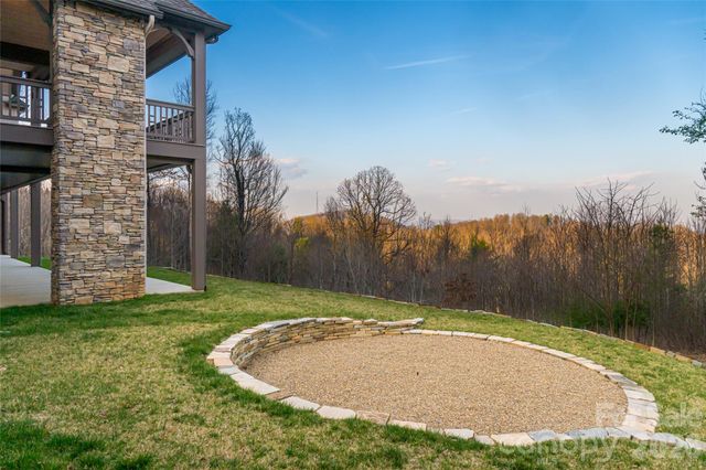 527 Falkirk Way, Zirconia, NC 28790