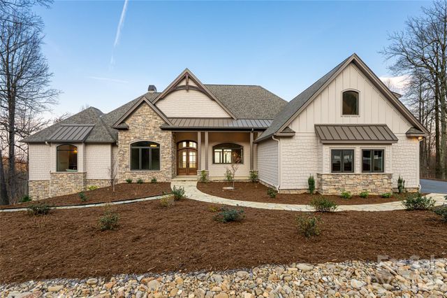 527 Falkirk Way, Zirconia, NC 28790