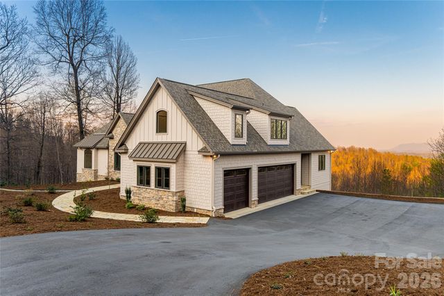 527 Falkirk Way, Zirconia, NC 28790