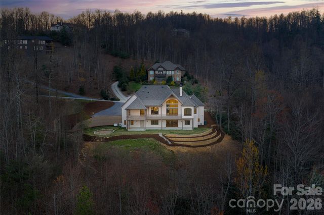 527 Falkirk Way, Zirconia, NC 28790