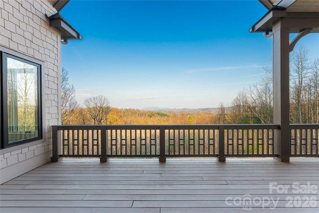 527 Falkirk Way, Zirconia, NC 28790