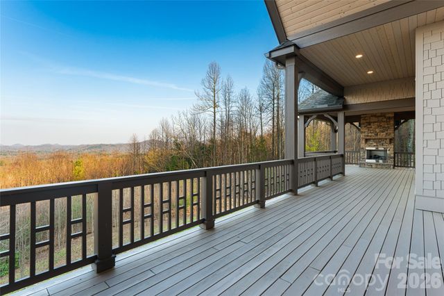 527 Falkirk Way, Zirconia, NC 28790