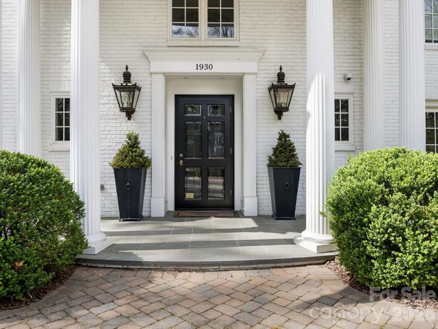 1930 Queens Road W, Charlotte, NC 28207