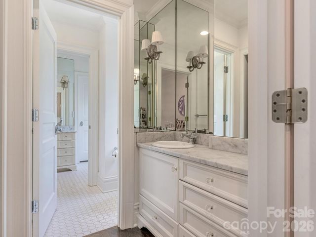 1930 Queens Road W, Charlotte, NC 28207