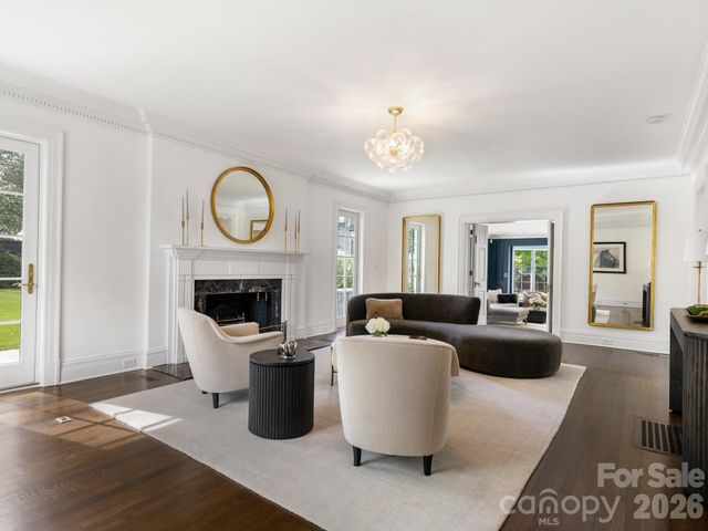 1930 Queens Road W, Charlotte, NC 28207