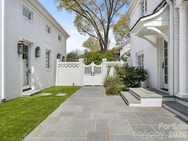 1930 Queens Road W, Charlotte, NC 28207