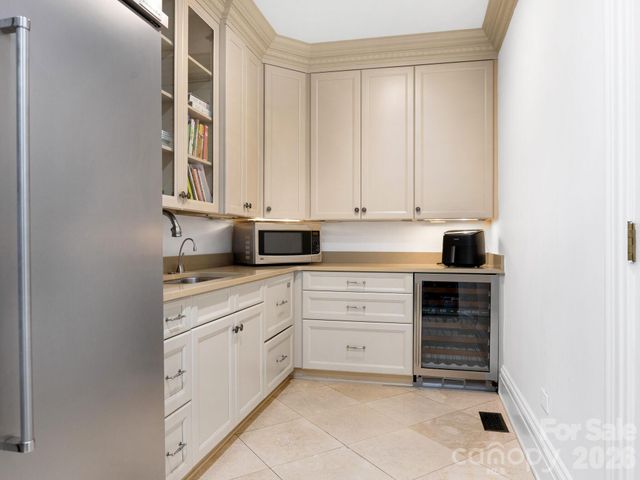 1930 Queens Road W, Charlotte, NC 28207