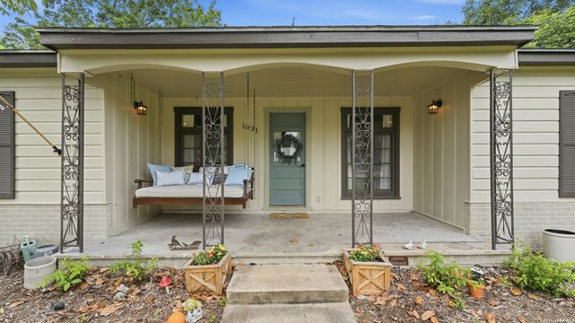 1031 E Walnut, Seguin, TX 78155