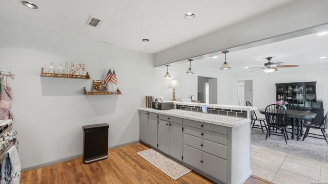 1031 E Walnut, Seguin, TX 78155